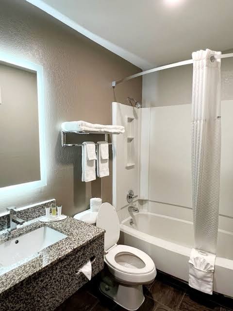 Super 8 by Wyndham Cedar Rapids photo 3