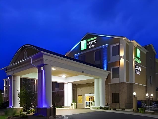Holiday Inn Express & Suites Clearfield, an IHG Hotel