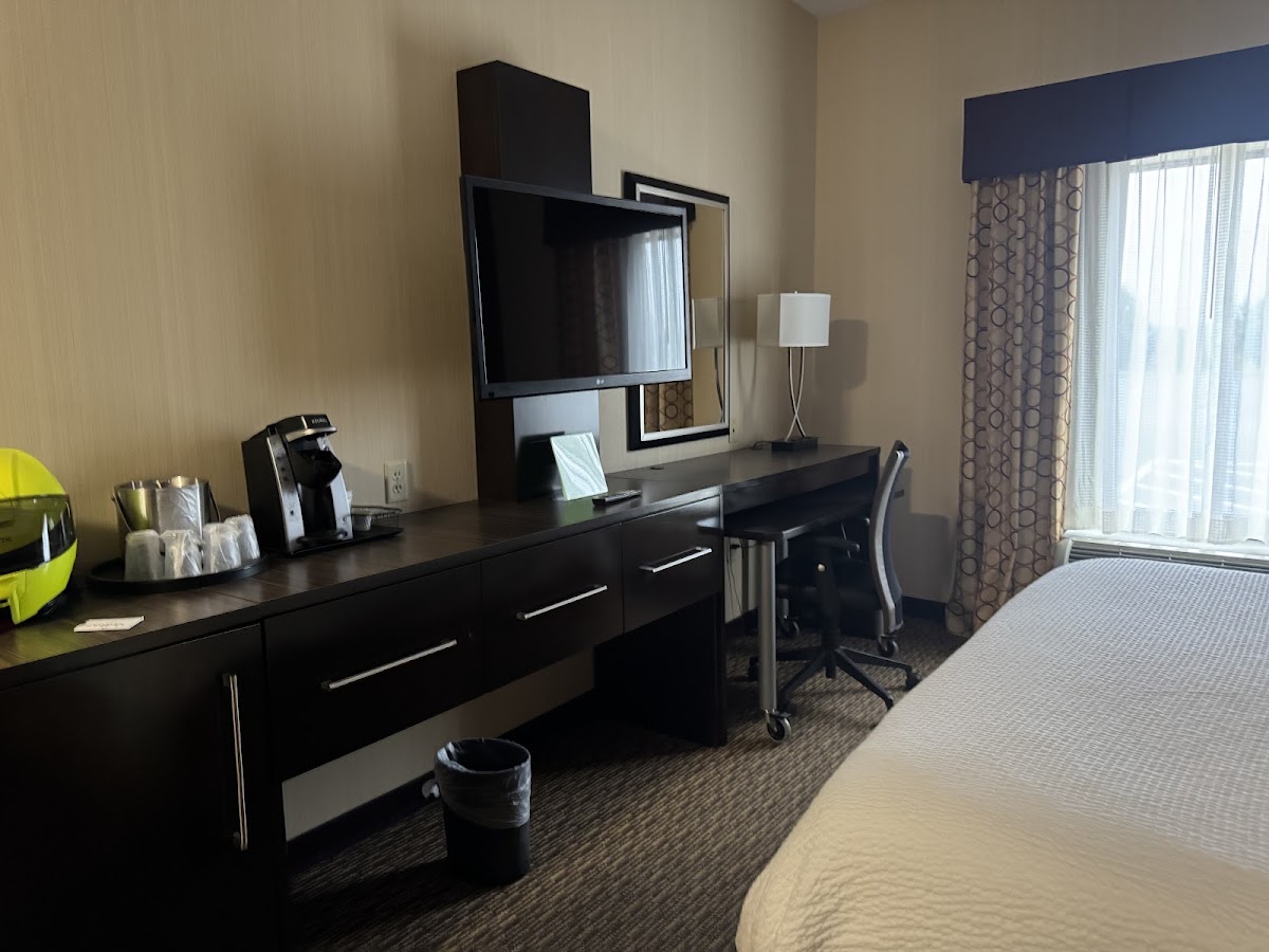 Holiday Inn Express & Suites Clearfield, an IHG Hotel photo 3