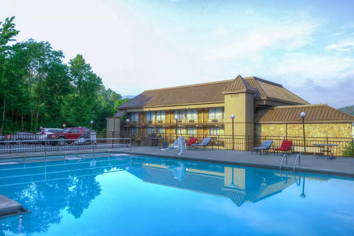 Clarion Pointe Downtown Gatlinburg photo 2