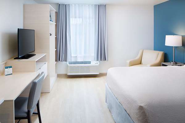 WoodSpring Suites Seattle Everett photo 2