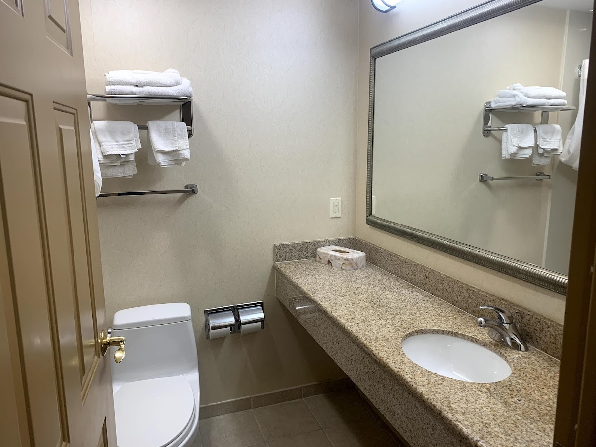 Queens County Inn and Suites photo 2