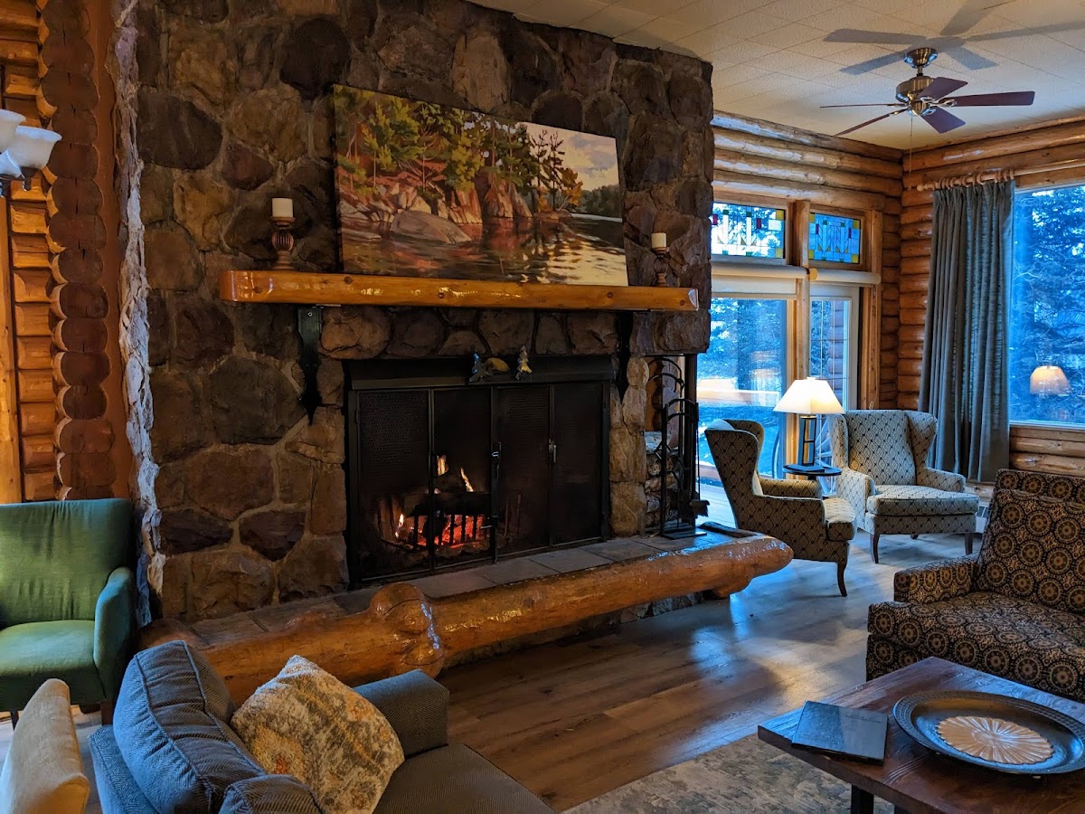 Overlander Mountain Lodge photo 3