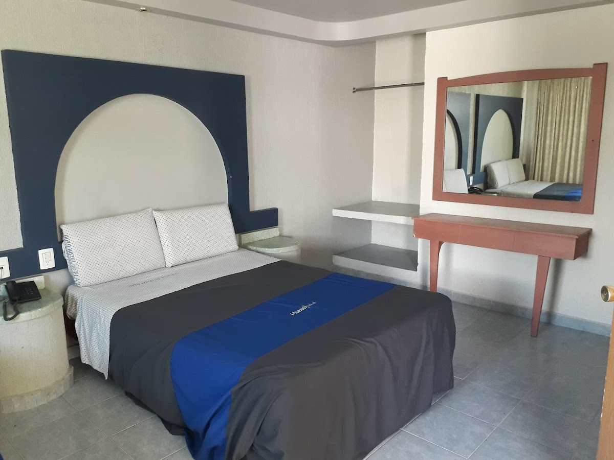 Hotel Plazas photo 2