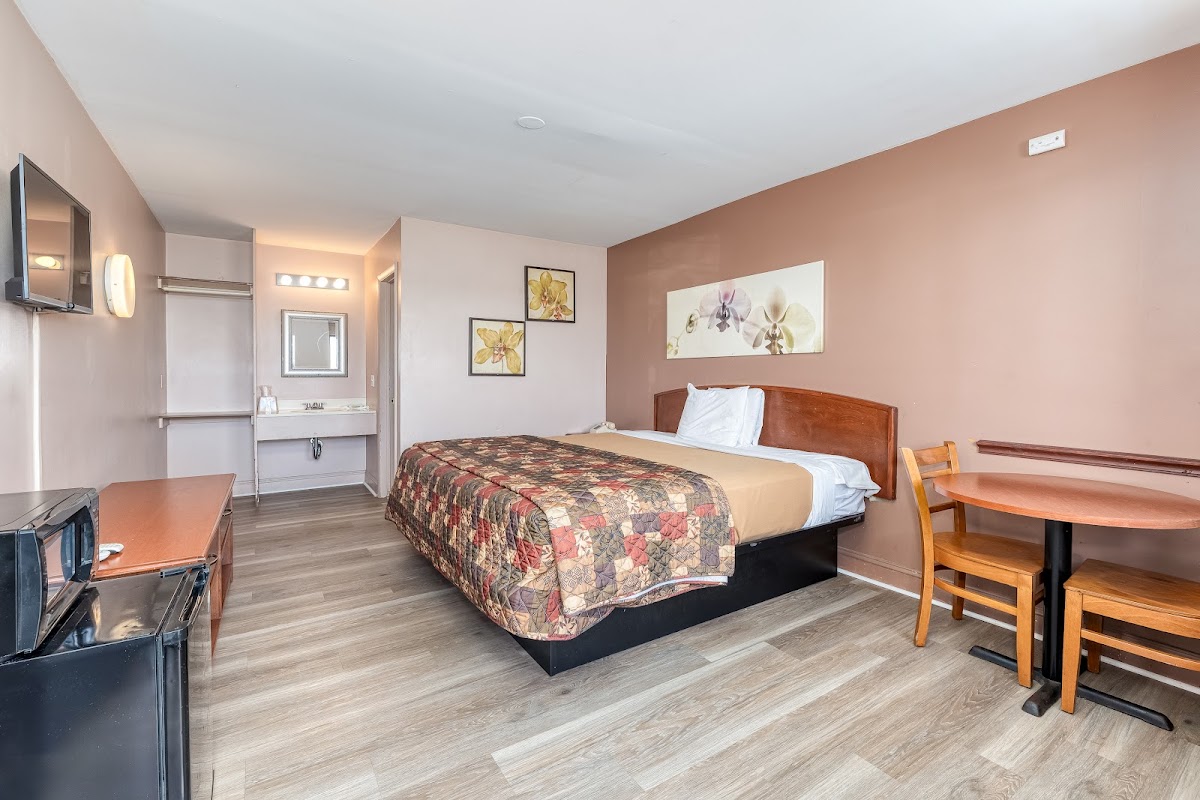The SkyBreeze Inn photo 2