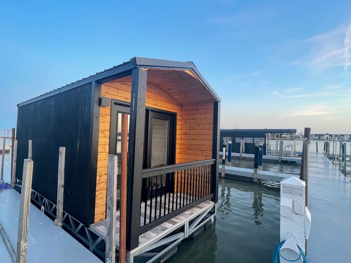 SōLSTAY Lodging & Marina