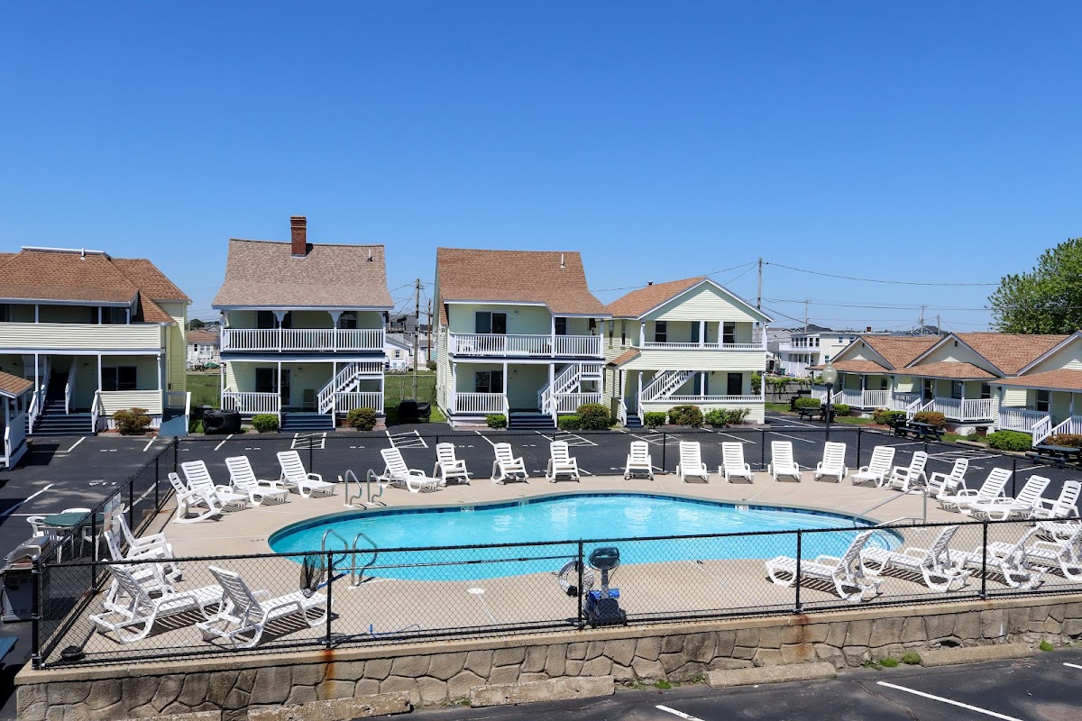 Mainsail Motel & Cottages