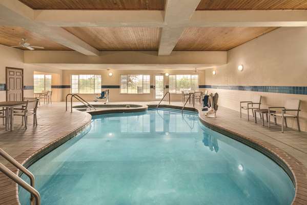 Country Inn & Suites by Radisson, West Bend, WI photo 3