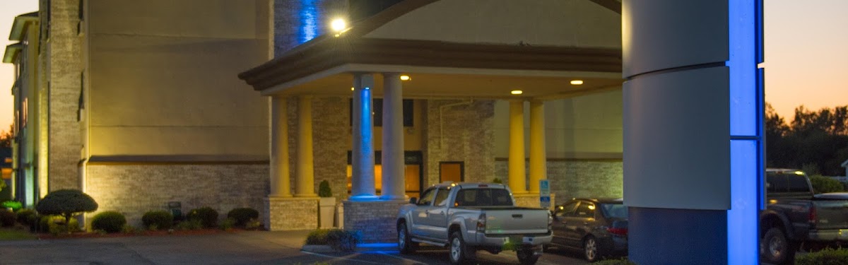 Holiday Inn Express & Suites Wauseon by IHG