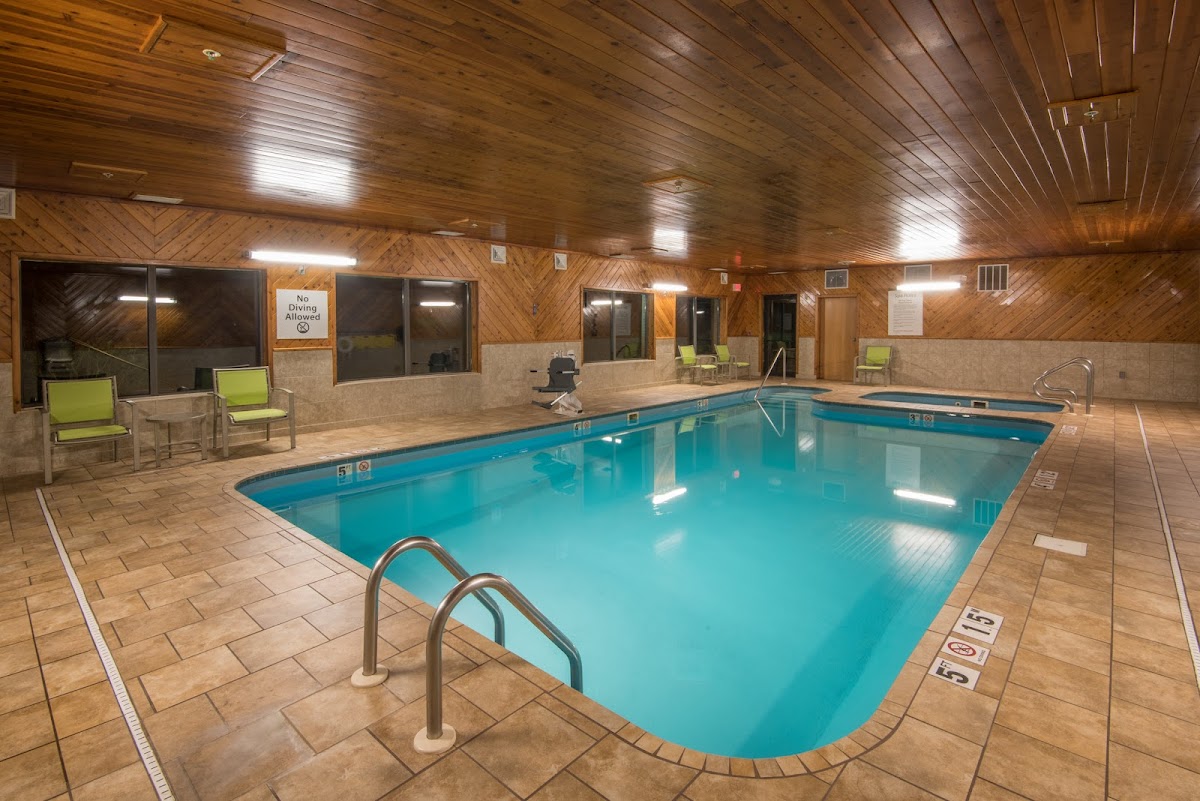 Holiday Inn Express & Suites Wauseon by IHG photo 3