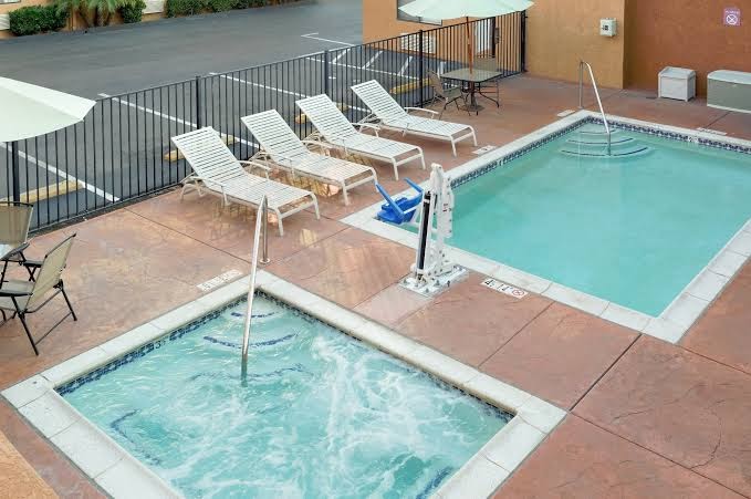 Quality Inn & Suites Oceanside Near Camp Pendleton photo 3