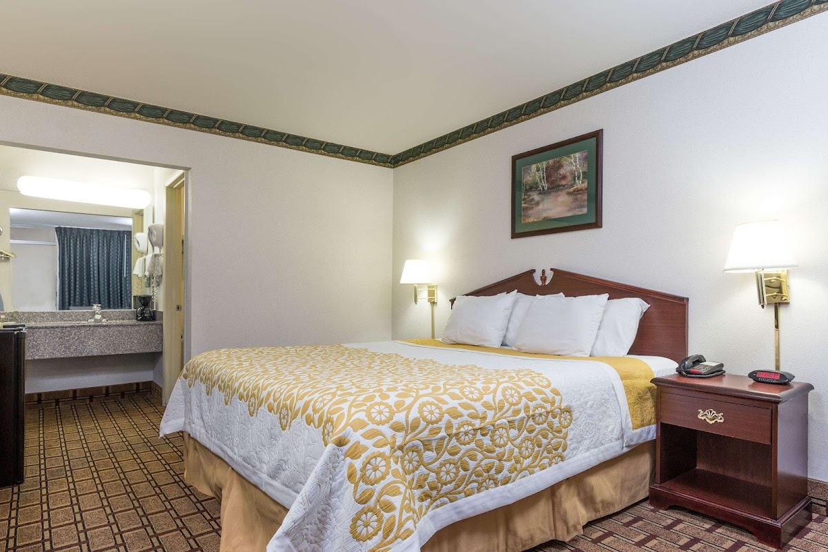Days Inn by Wyndham Dickson photo 2