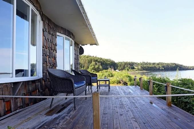 Friars Bay Inn and Cottages