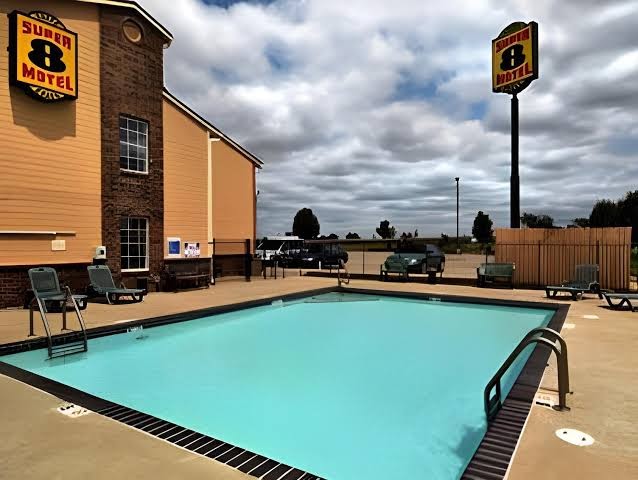 Super 8 by Wyndham Gardner