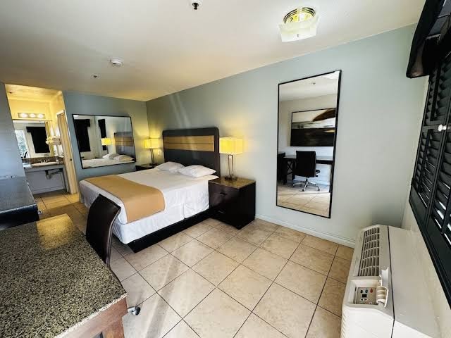 Casa Blanca Express & Suites Cypress Buena Park - Anaheim Area photo 2