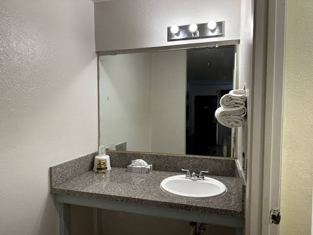 Casa Blanca Express & Suites Cypress Buena Park - Anaheim Area photo 3