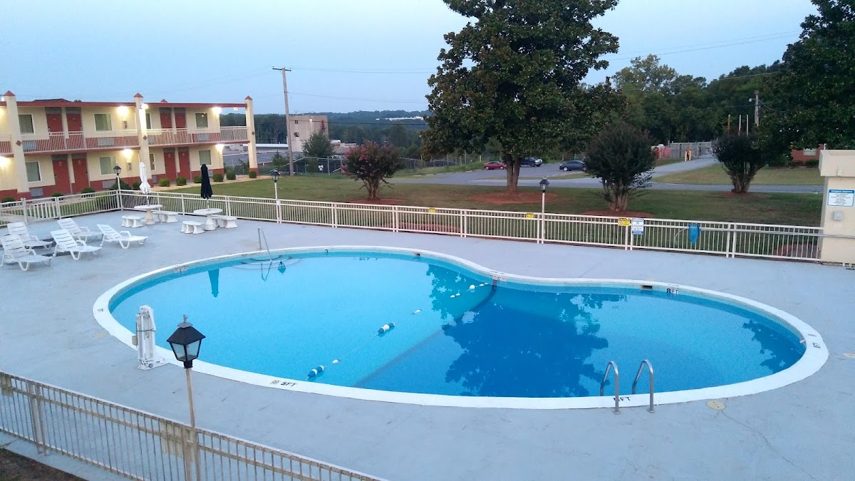 Days Inn by Wyndham Shelby photo 3