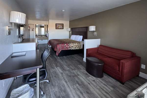 Econo Lodge Inn & Suites Macon North photo 2
