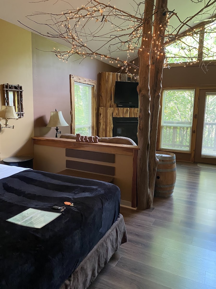 Oak Crest Treehouses and Cottages photo 2