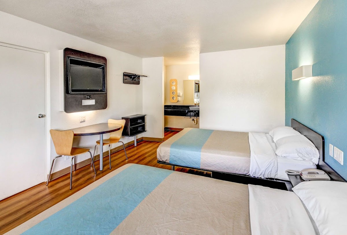 Motel 6 Waco, TX - Lacey Lakeview photo 2