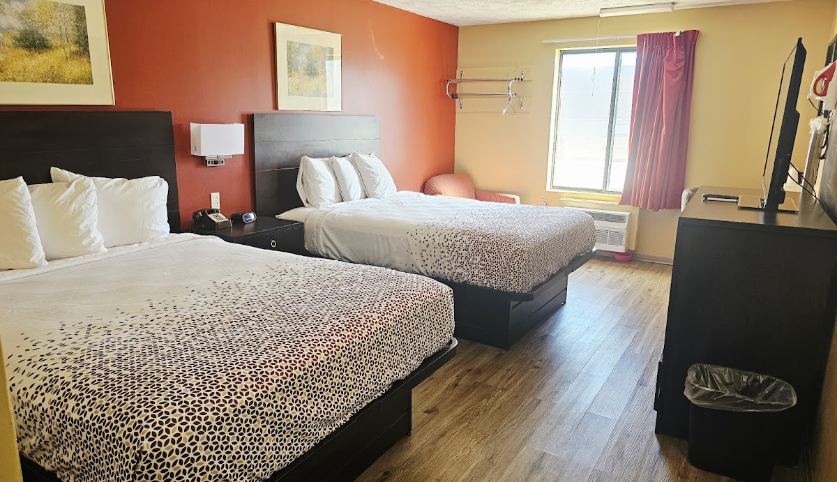 Budgetel Inn & Suites Fort Scott photo 2