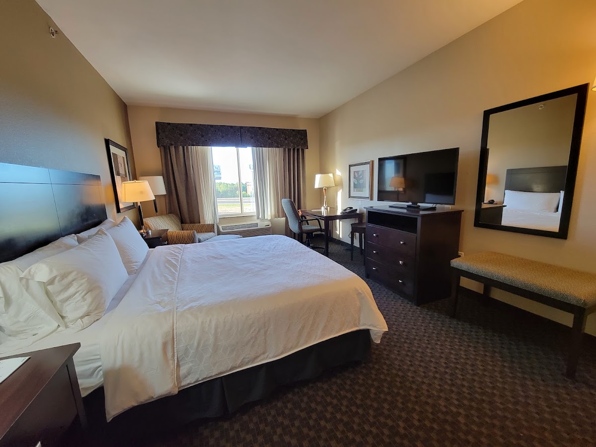 Holiday Inn Express & Suites Clinton, an IHG Hotel photo 2