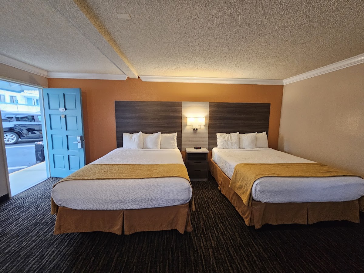 Arbor Inn Monterey photo 3