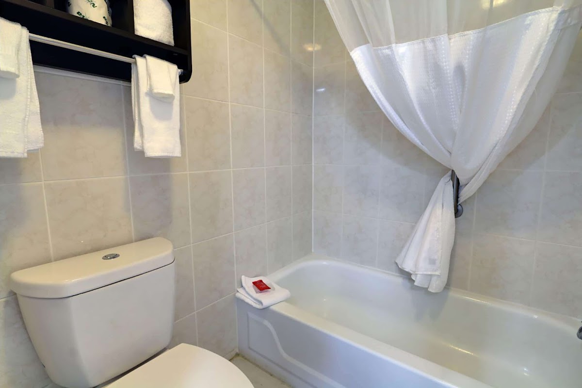 Travelodge by Wyndham Calhoun South I-75 photo 3