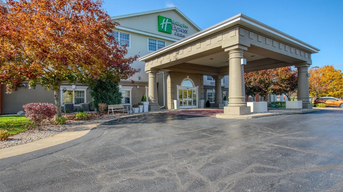 Holiday Inn Express & Suites Oshkosh-Sr 41 by IHG photo 3