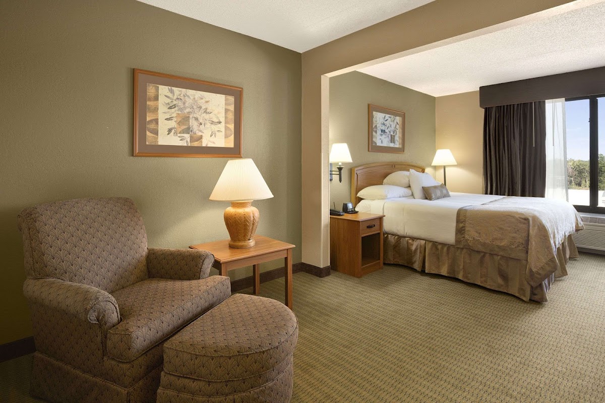 Wingate by Wyndham Little Rock photo 2