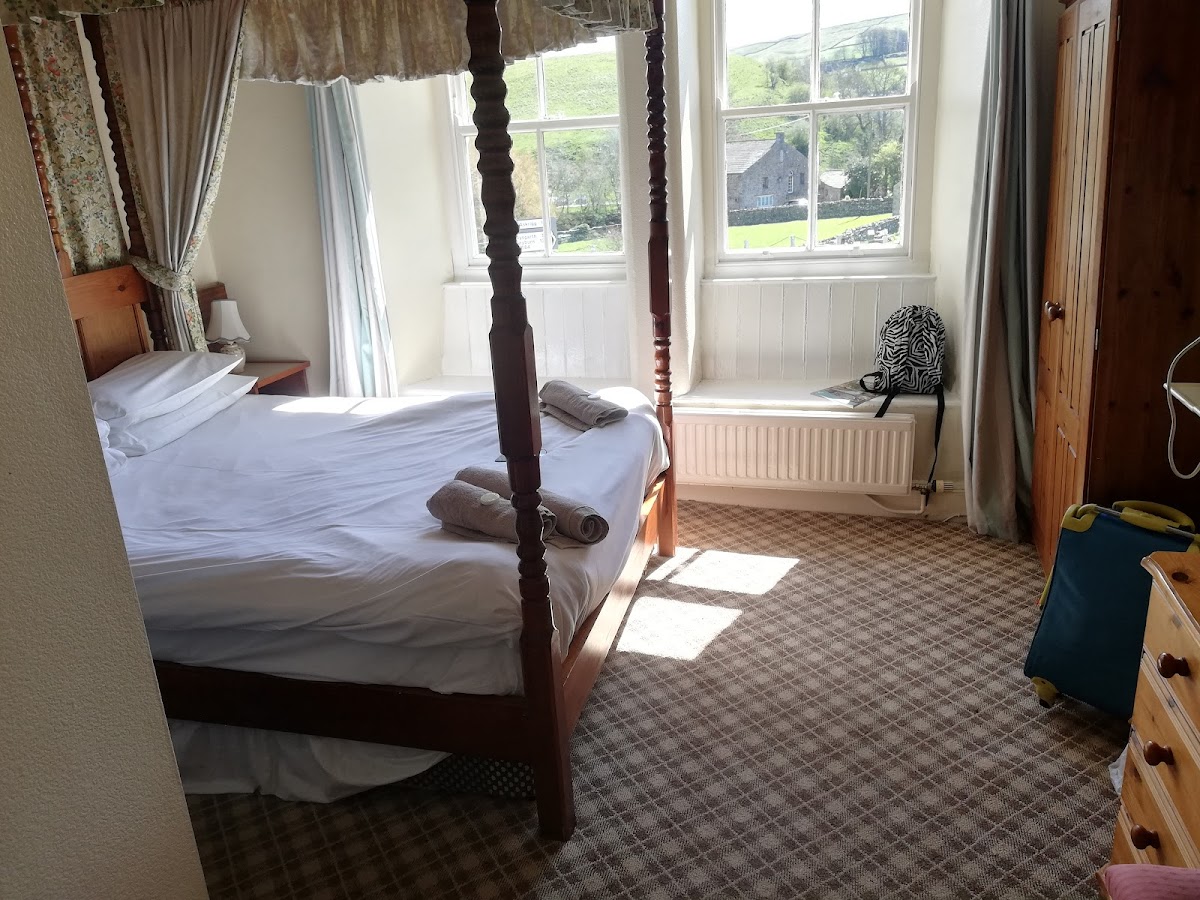 Rose & Crown Hotel photo 2