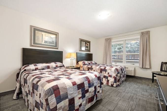 Guest House Inn & Suites photo 2