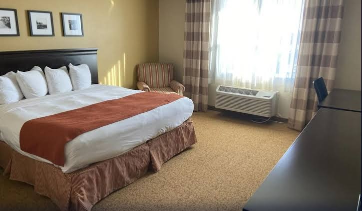 Country Inn & Suites by Radisson, Dundee, MI photo 3