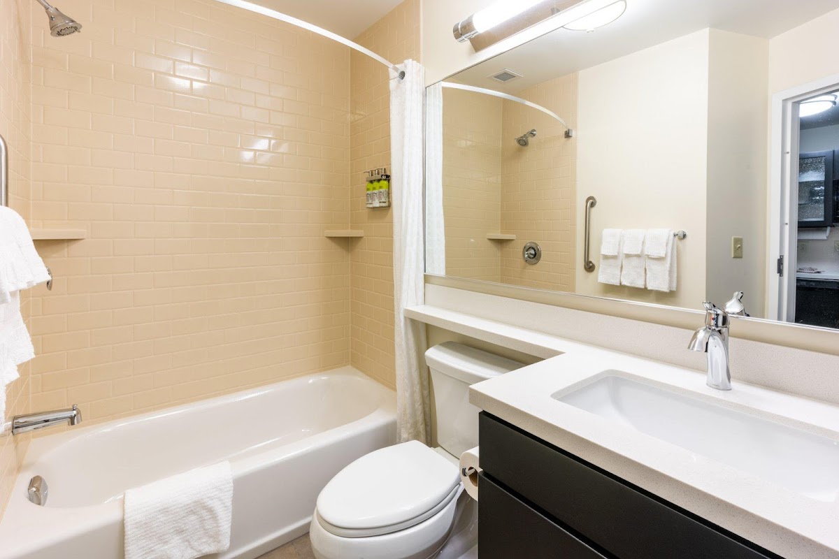 Candlewood Suites Building 38300 photo 3