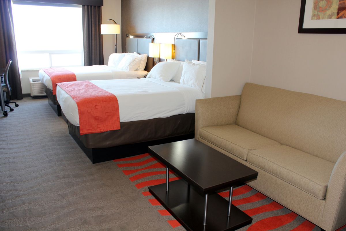 Chateau Inn & Suites Bonnyville photo 2