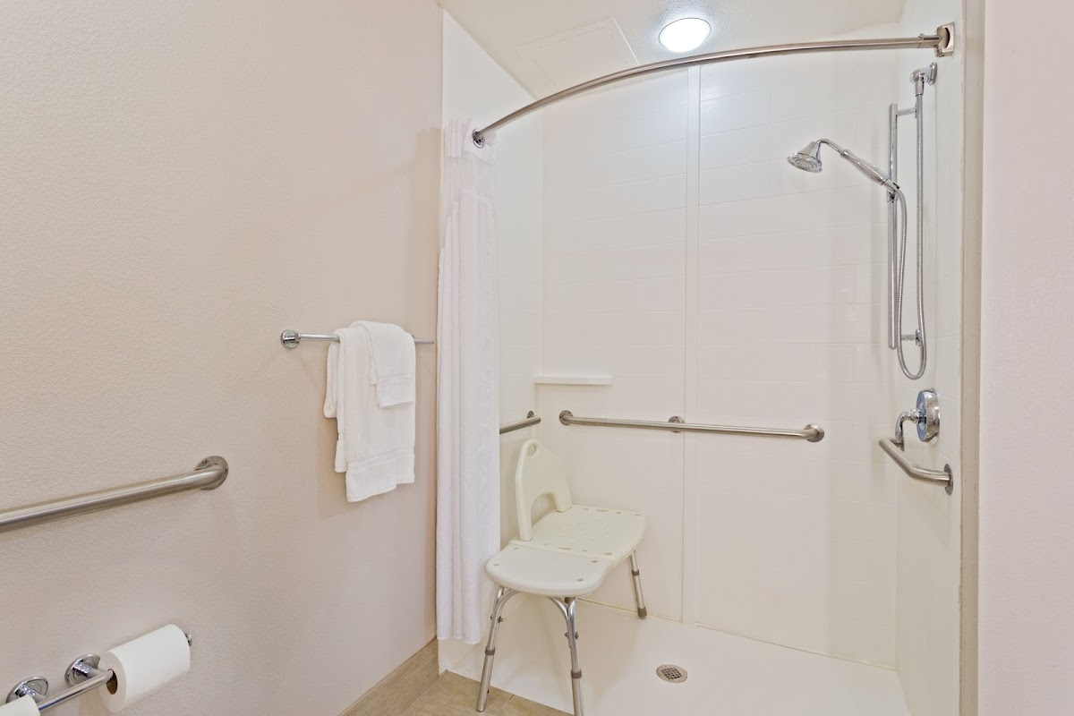 Holiday Inn Express & Suites Tavares - Leesburg by IHG photo 2
