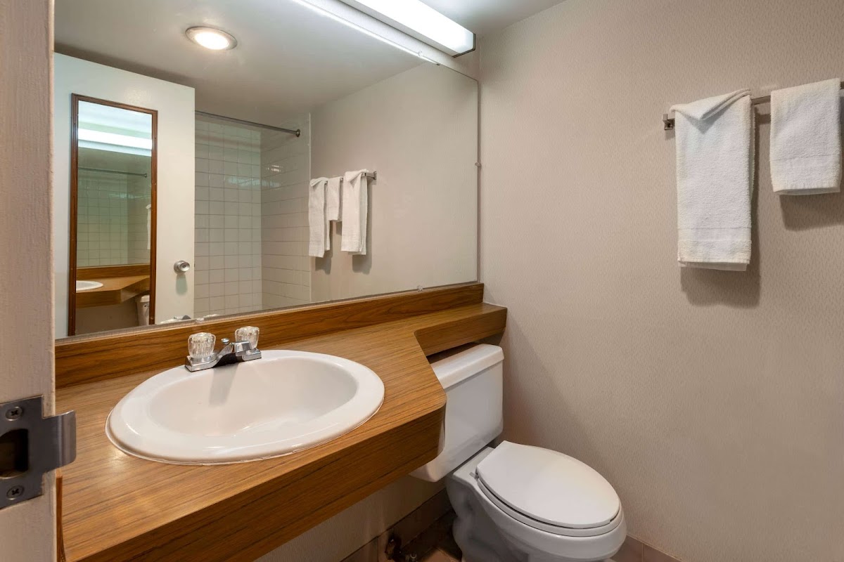 Travelodge by Wyndham Cleveland Airport photo 3