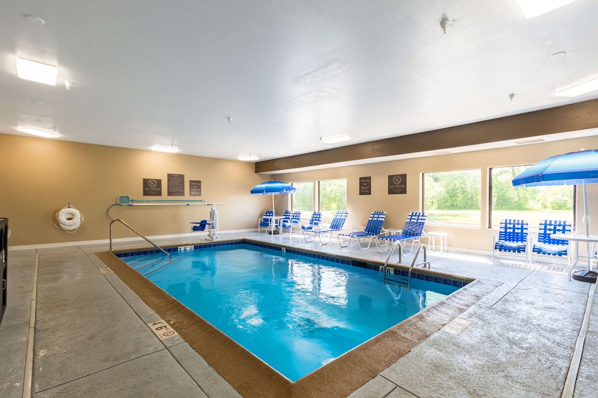 Comfort Inn & Suites North Aurora - Naperville photo 3