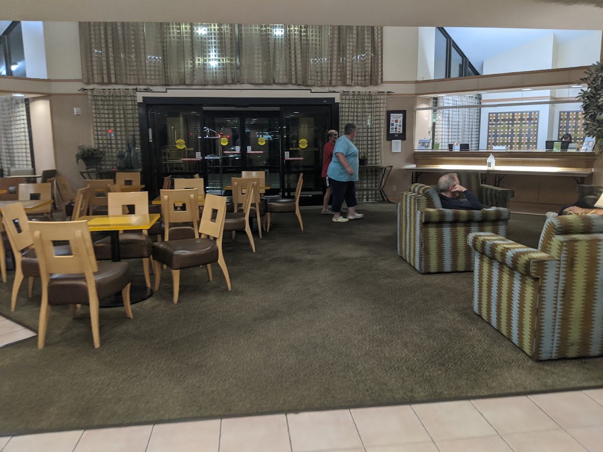 La Quinta Inn & Suites by Wyndham Salt Lake City - Layton photo 3