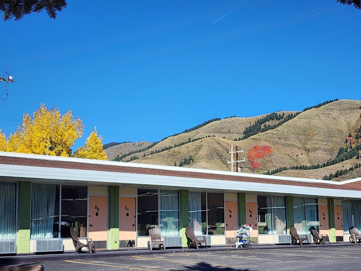 Lazy B Motel