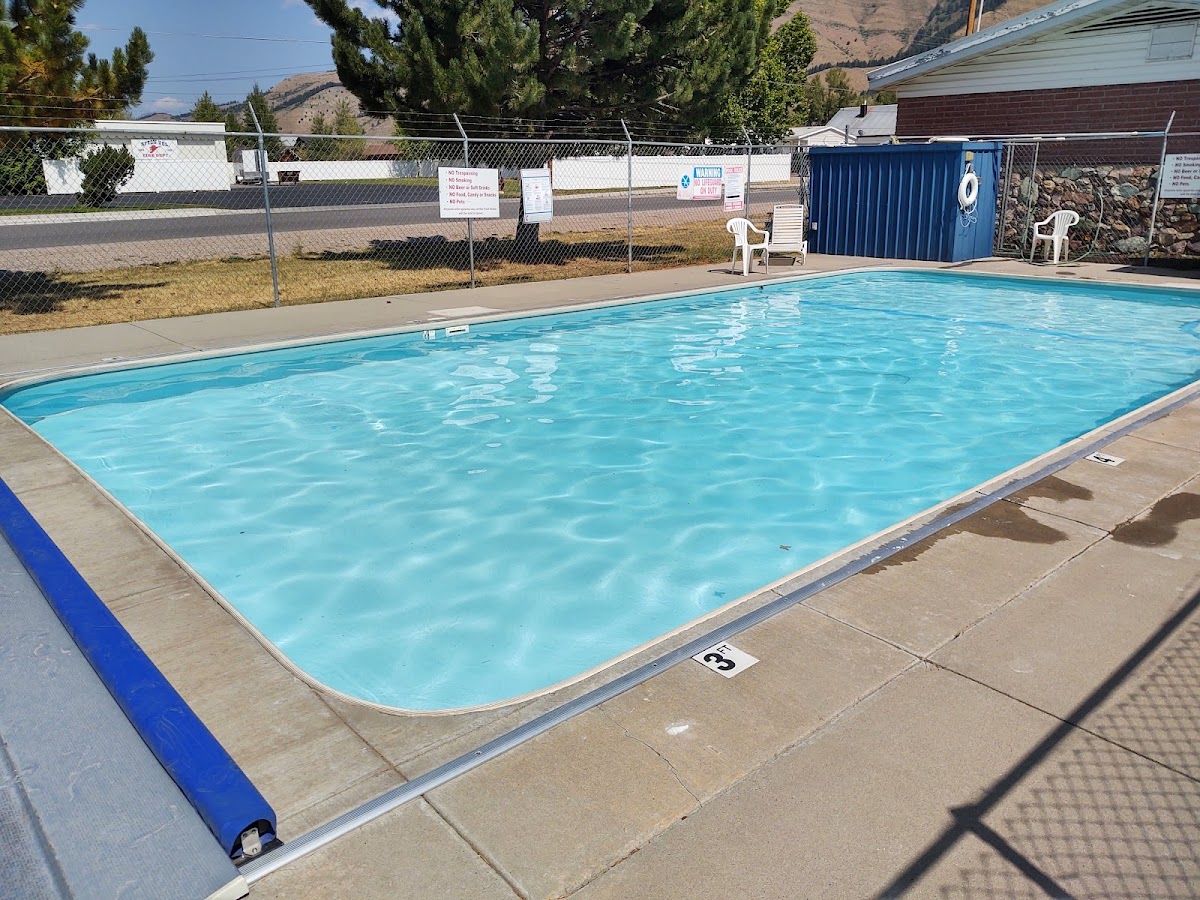 Lazy B Motel photo 3