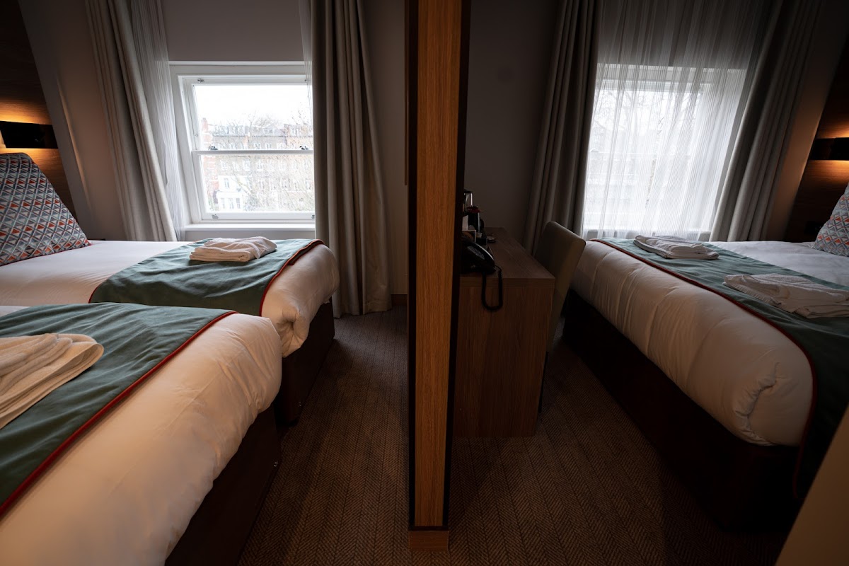Merit Kensington Hotel photo 2