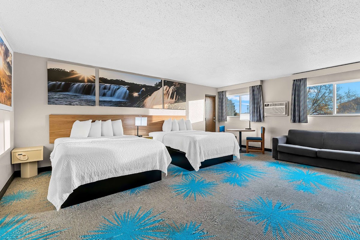 Days Inn by Wyndham Sioux Falls Empire photo 2