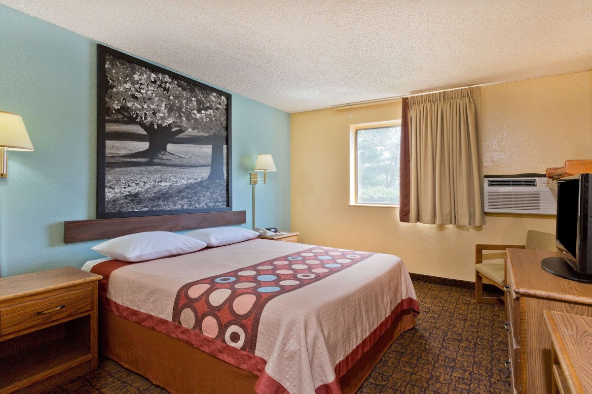 Super 8 by Wyndham Lexington Park/California Area photo 2