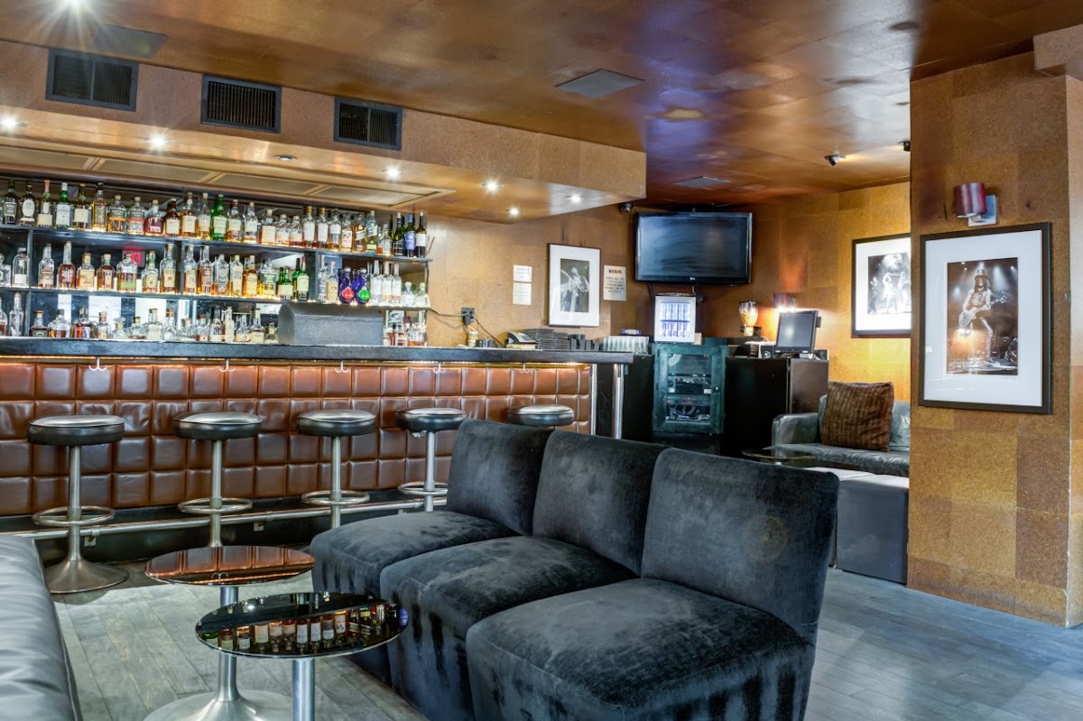 Sunset Marquis photo 3