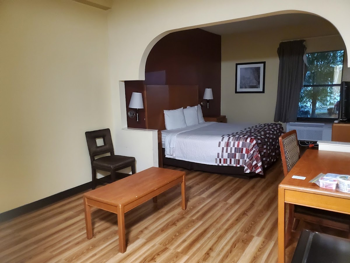 Red Roof Inn & Suites Newnan photo 2