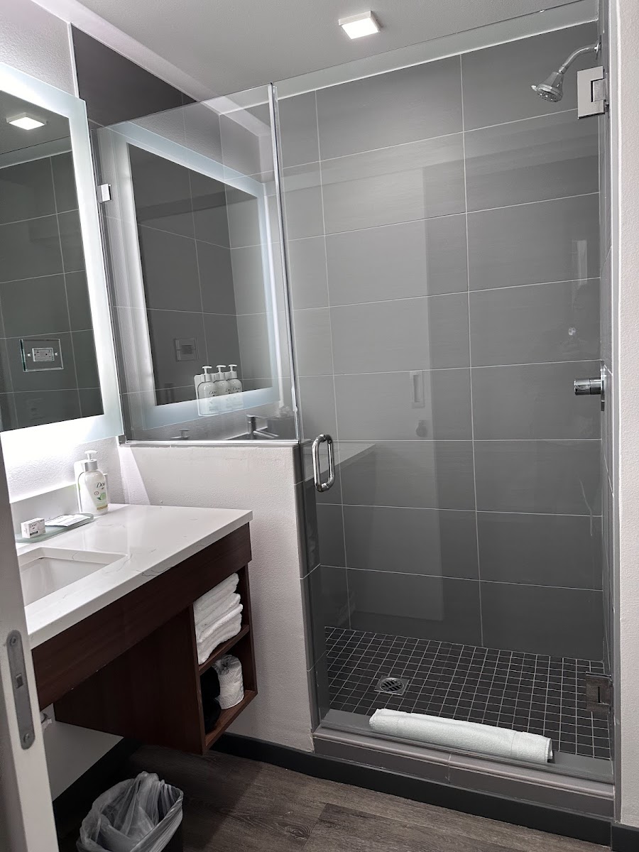 La Quinta Inn & Suites by Wyndham San Luis Obispo Downtown photo 2