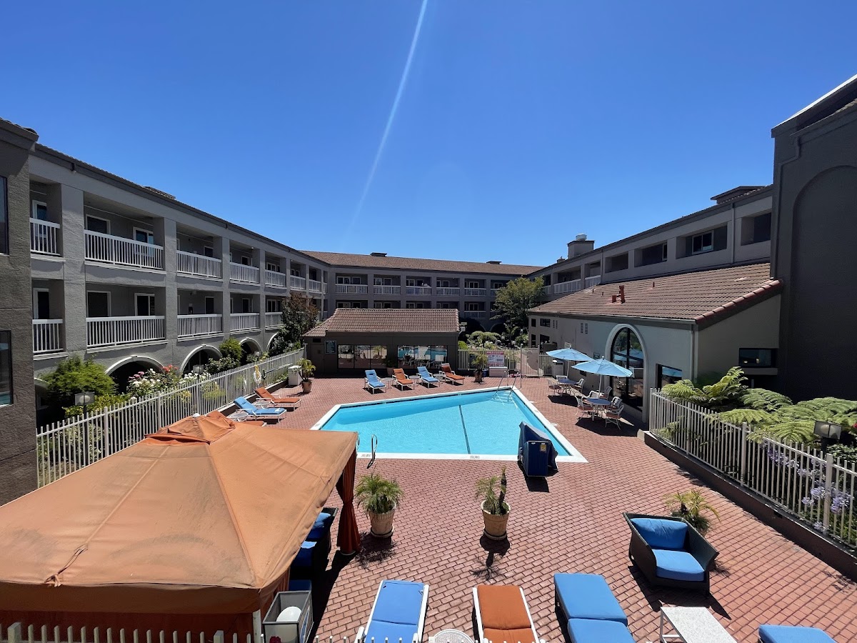 La Quinta Inn & Suites by Wyndham San Francisco Airport West photo 2