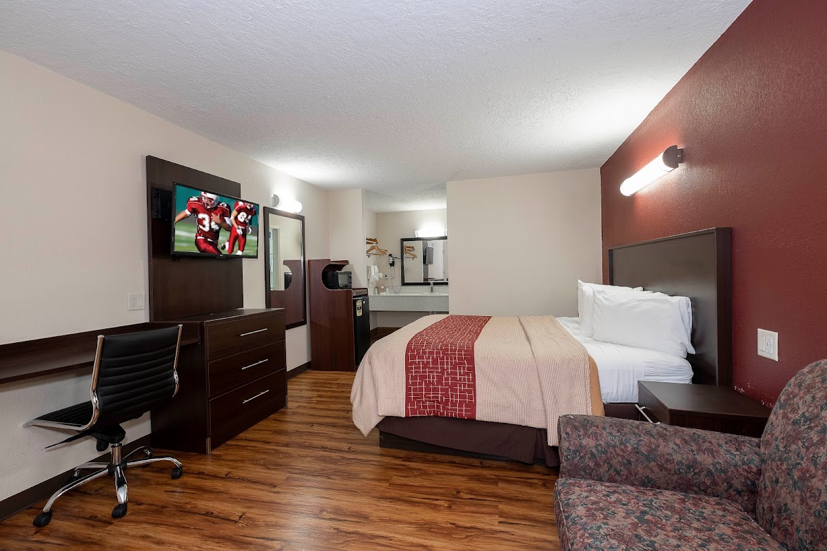 Red Roof Inn Starkville - University photo 2