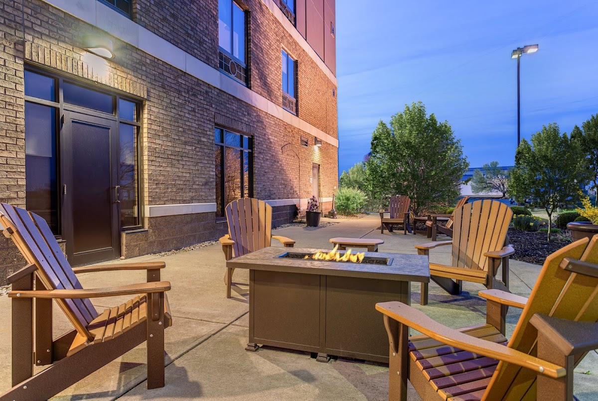 Holiday Inn Express & Suites Columbus Edinburgh by IHG